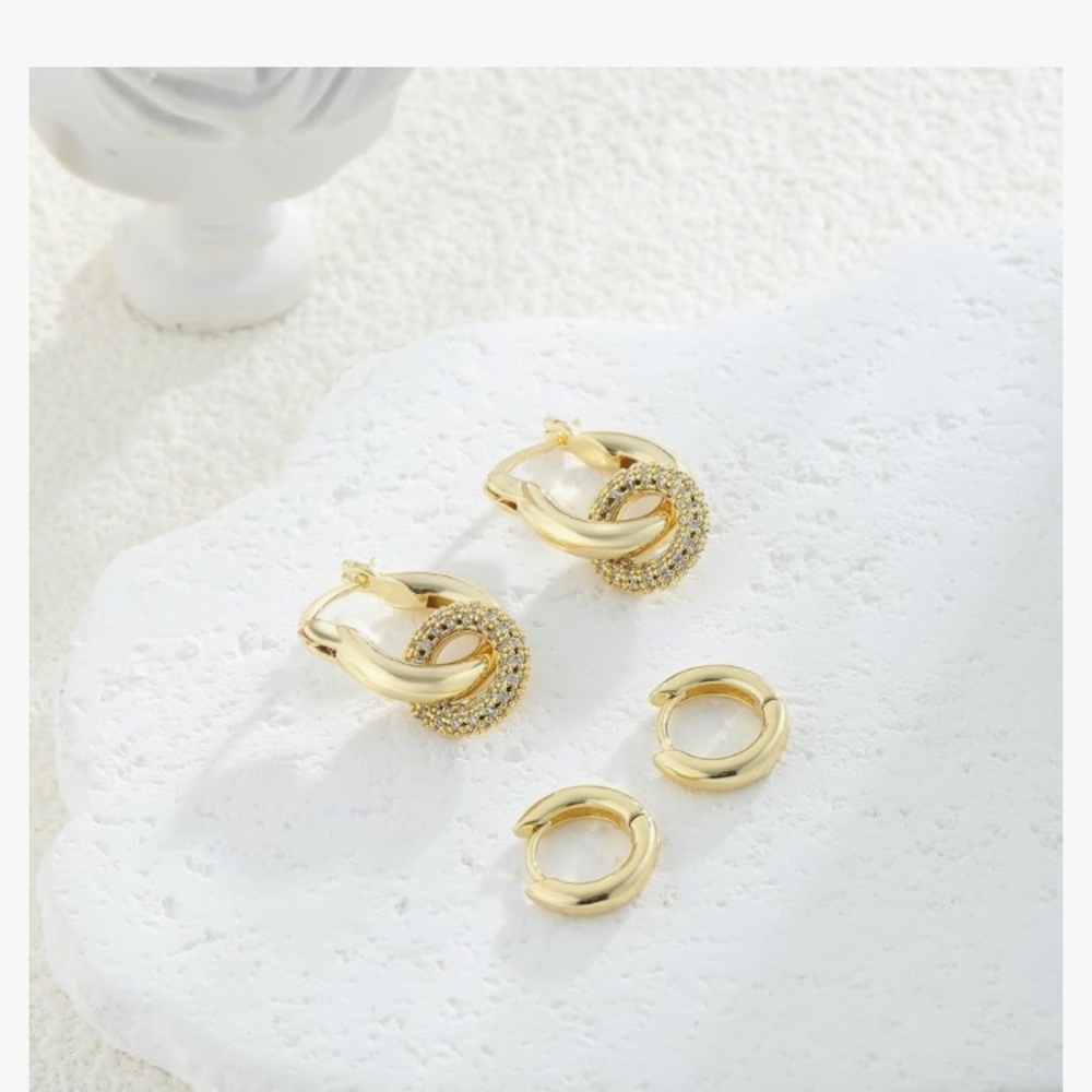 Elegant Gold Hoop Earrings